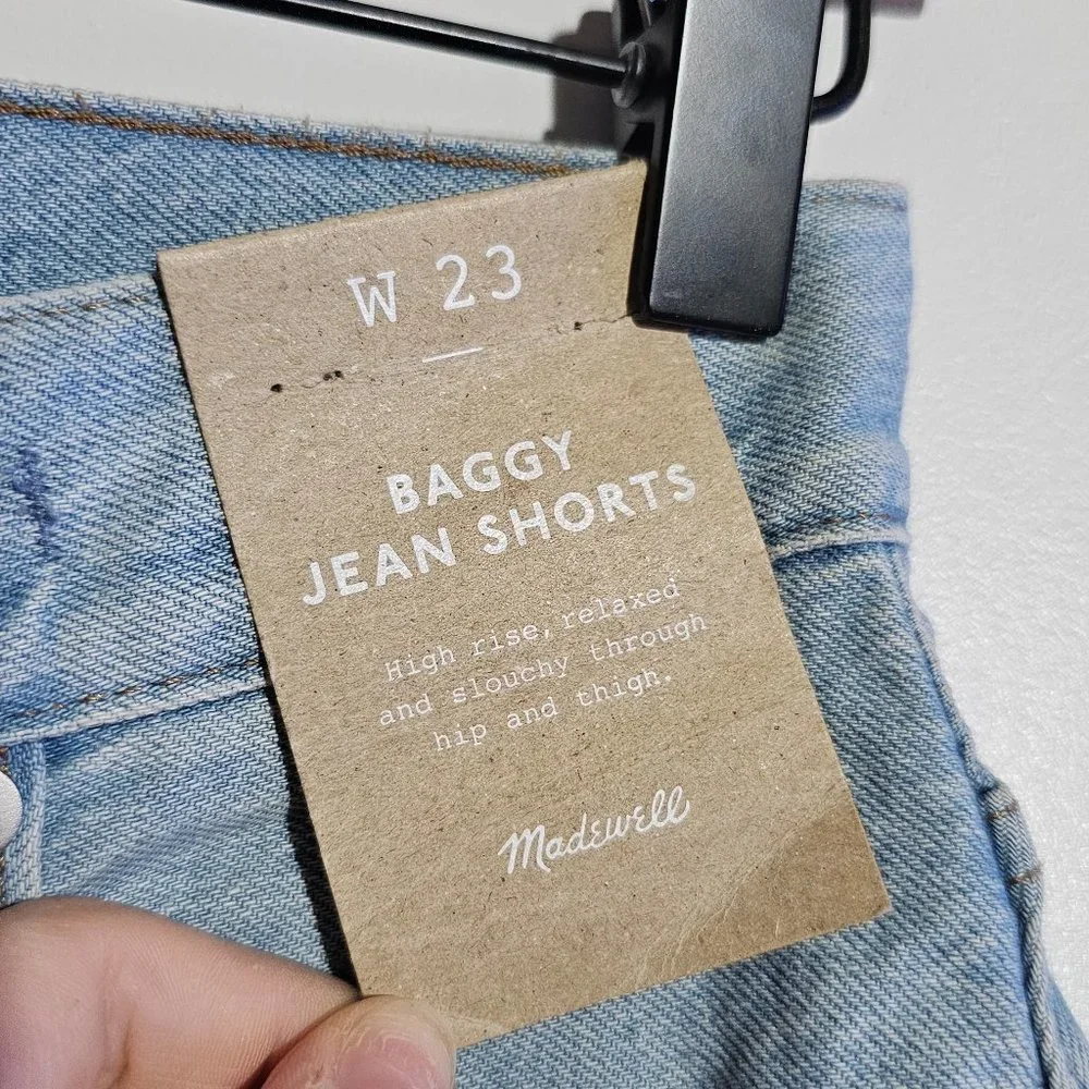 🏷️NWT Madewell Baggy Jean Shorts In Bessemund Wash - Size 23